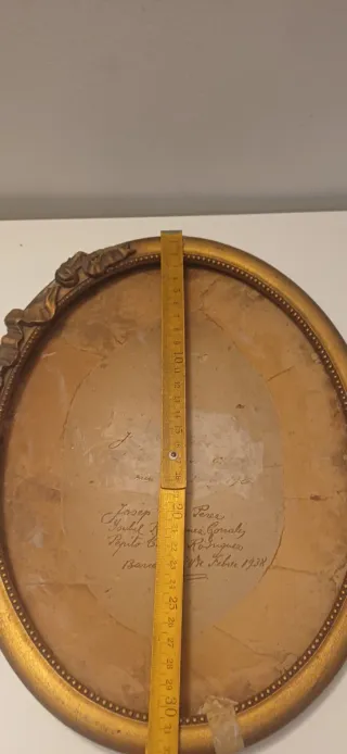 Marco ovalado dorado antiguo