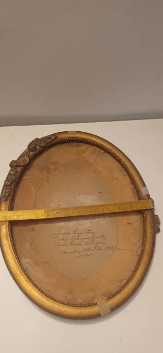 Marco ovalado dorado antiguo