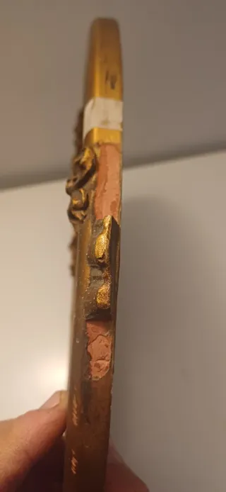 Marco ovalado dorado antiguo