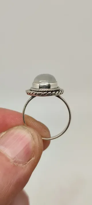Anillo de Plata y Piedra Luna.