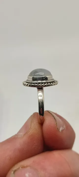 Anillo de Plata y Piedra Luna.