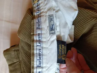 Pantalones de pana azul y verde