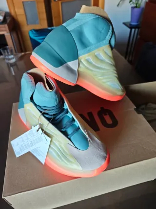 Yeezy Quantum Hi-Res Coral