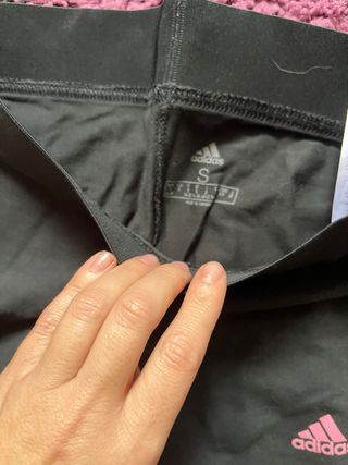 Mallas Adidas Negras con Detalles Multicolor