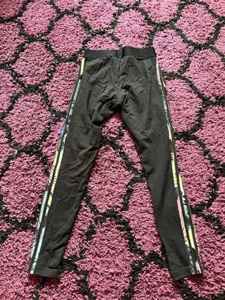 Mallas Adidas Negras con Detalles Multicolor