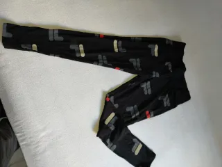 Mallas Fila negras con logo multicolor