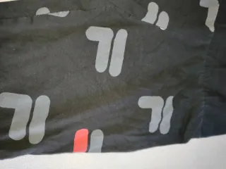 Mallas Fila negras con logo multicolor