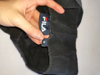 Mallas Fila negras con logo multicolor