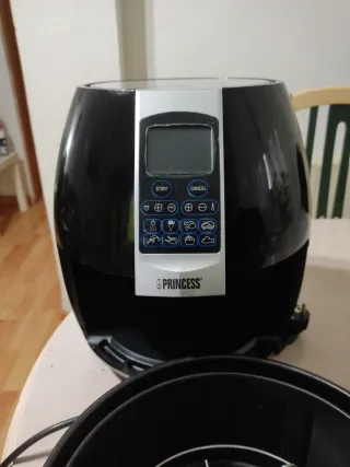 Freidora de aire Princess negra. 3,2 litros