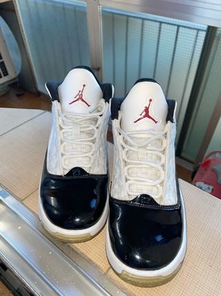 Zapatillas Jordan Negras y Blancas