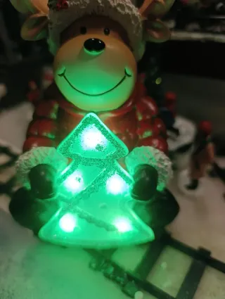 Figura Reno Navideño con Árbol de Luz