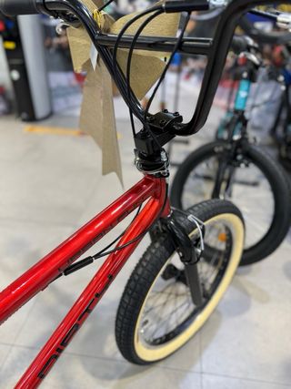 Bicicleta BMX Roja