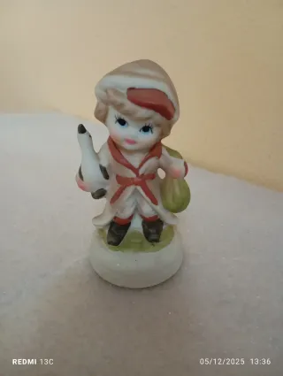 Piccola statuetta in porcellana