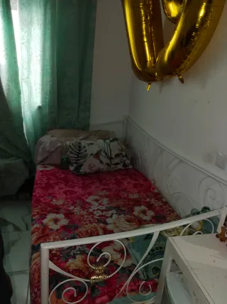 Cama individual metálica vendo 2