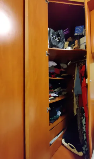 Armario de madera para dormitorio