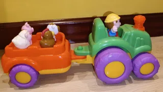 Tractor musical con remolque y animales