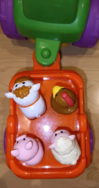 Tractor musical con remolque y animales