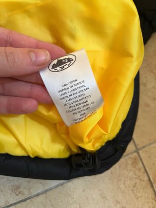 Corteiz Abrigo Negro y Amarillo