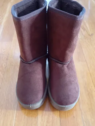 Botas marrones de pelo nuevas