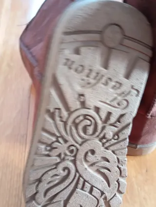 Botas marrones de pelo nuevas