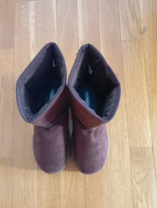Botas marrones de pelo nuevas