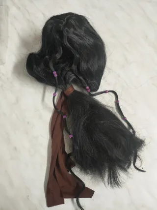 Parrucca indiana con trecce e fascia