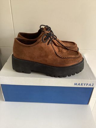 Zapatos plataforma ante marrón de “Marypaz”