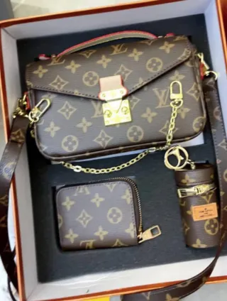 Conjunto Louis Vuitton Marrón y Dorado