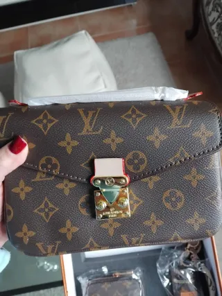 Conjunto Louis Vuitton Marrón y Dorado