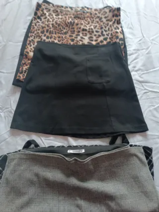 Lote de 5 Faldas Cortas. 3 euros cada una.