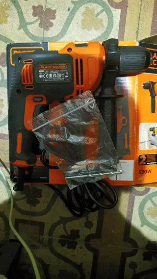 Taladro Black & Decker 550W y atornilladora Makita