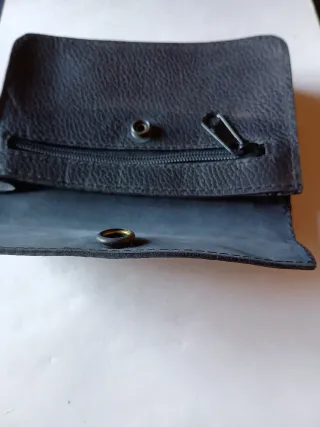 Monedero de piel negro