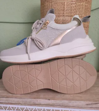 Zapatillas J.Hayber Beige y Doradas Mujer