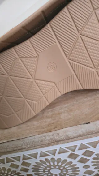 Zapatillas J.Hayber Beige y Doradas Mujer