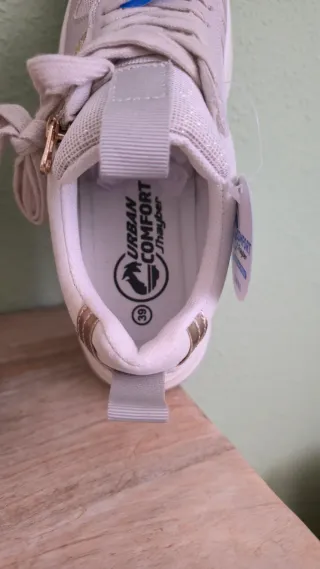 Zapatillas J.Hayber Beige y Doradas Mujer