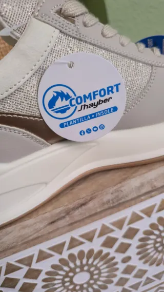 Zapatillas J.Hayber Beige y Doradas Mujer