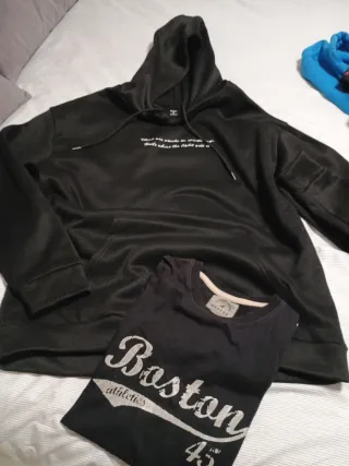 Sudadera XL y de regalo camiseta L Negra