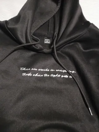 Sudadera XL y de regalo camiseta L Negra