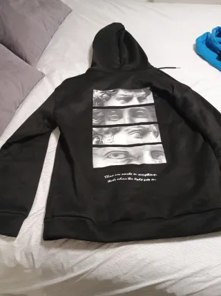 Sudadera XL y de regalo camiseta L Negra