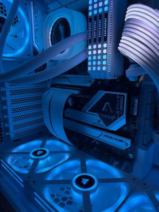 Lian Li Cable Riser PCIE 4.0 600mm Blanco