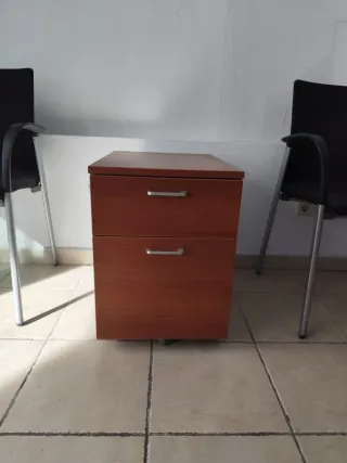 Cajonera de madera con ruedas