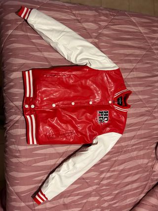 Chaqueta Varsity Roja y Blanca (unisex)