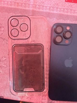 iPhone 15 Pro Max 256GB y funda protector