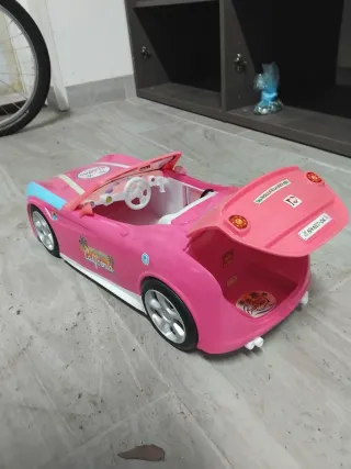 Coche deportivo rosa para muñecas