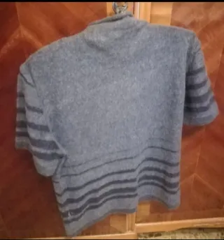 Jersey gris con rayas