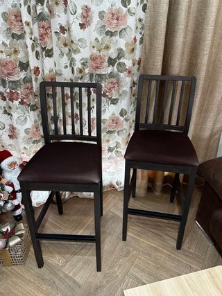 Taburetes altos de madera