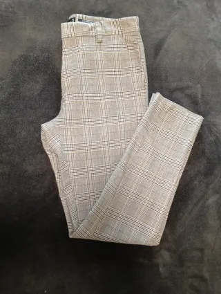 Pantalón de vestir gris tobillero