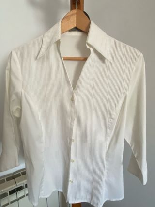 Camisa blanca de mujer.