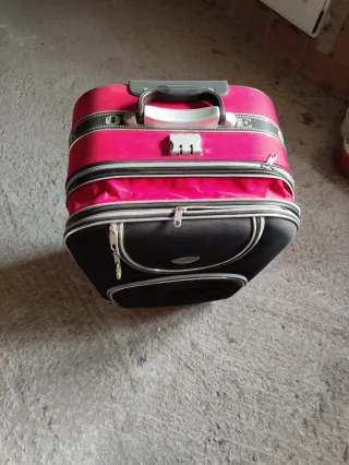 Maleta 65x42x28 Negra y Roja