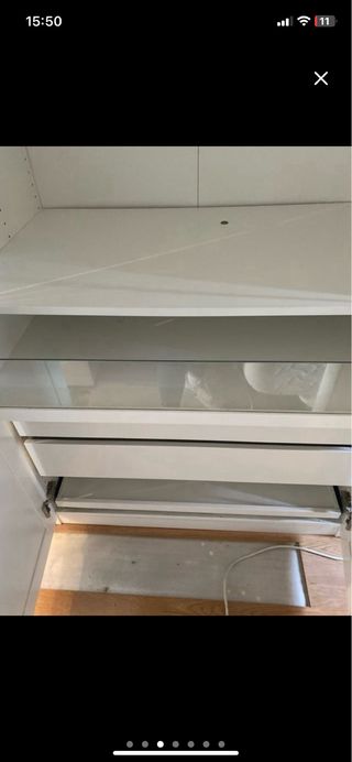 Armario blanco de madera